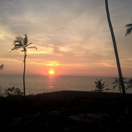 Hotel Seaweed Kovalam Bagian luar foto
