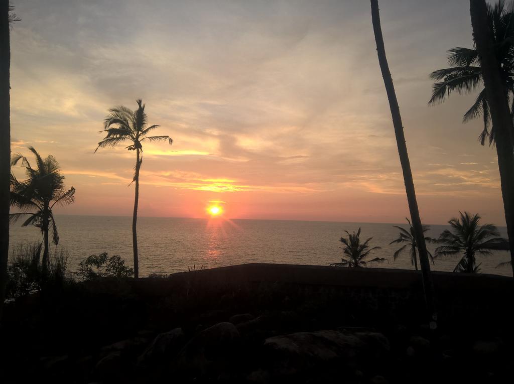 Hotel Seaweed Kovalam Bagian luar foto